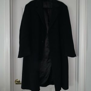 PRICED TO SELL MAKE OFFERMen’s dress Peacoat